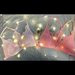 🔴 SOLD 🔴 VS front clasp lacy bralettes